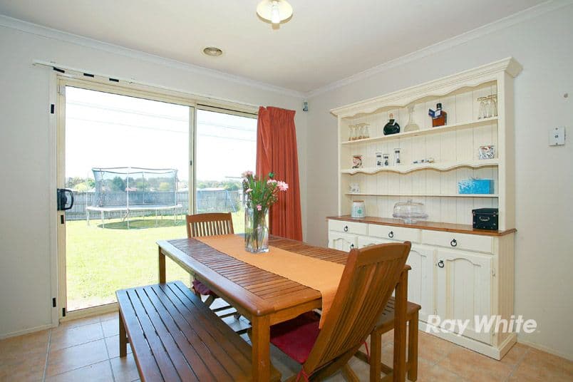 4 Incana Court, CRANBOURNE WEST VIC 3977, Cranbourne West - Thumbnail 3