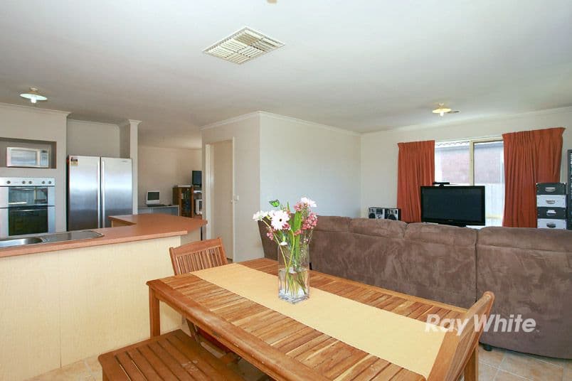 4 Incana Court, CRANBOURNE WEST VIC 3977, Cranbourne West - Thumbnail 5