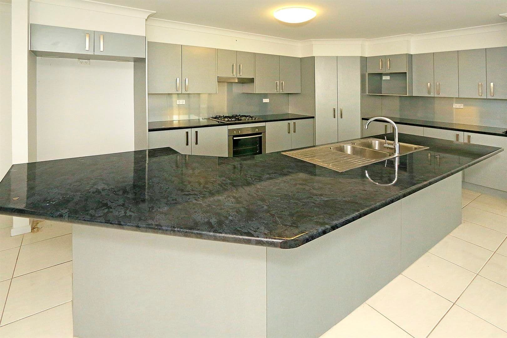 11 Gee Place, Gracemere QLD 4702, Gracemere - Thumbnail 2