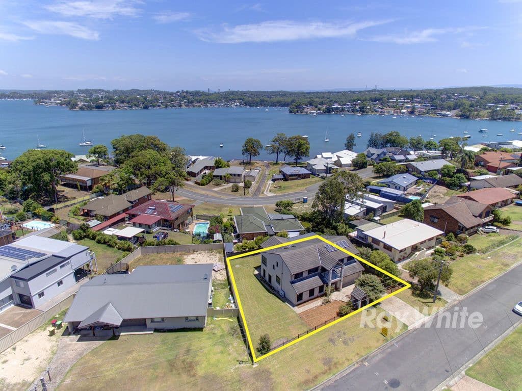 38 Alkrington Avenue, Fishing Point - Image 1