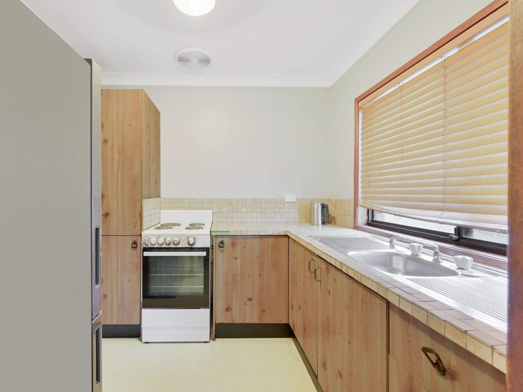 15b Lorenzo Crescent, Rosemeadow NSW 2560, Rosemeadow - Thumbnail 3