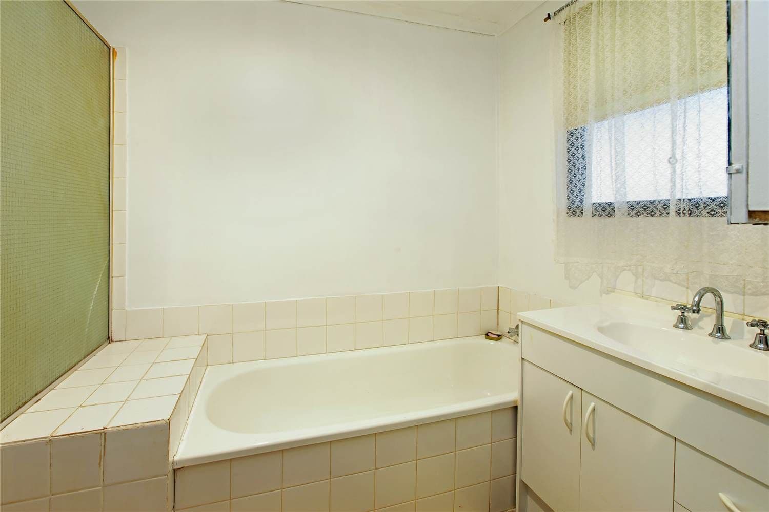 98 Fairbairn Drive, CORIO VIC 3214, Corio - Thumbnail 6