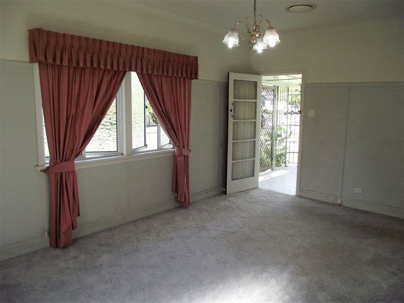 11 Elliott Street, Silkstone QLD 4304, Silkstone - Thumbnail 3