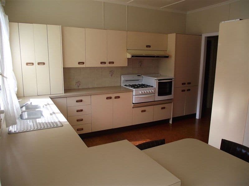 11 Elliott Street, Silkstone QLD 4304, Silkstone - Thumbnail 5