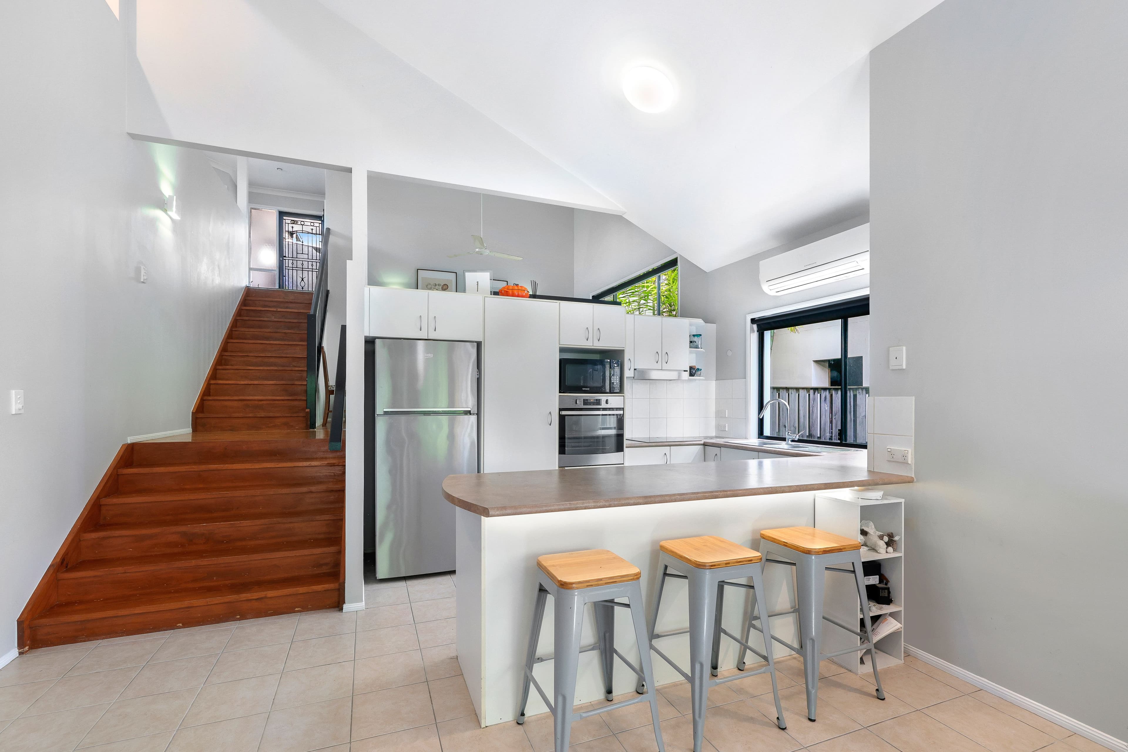 9 Coonowrin Street, Pacific Pines QLD 4211, Pacific Pines - Thumbnail 4