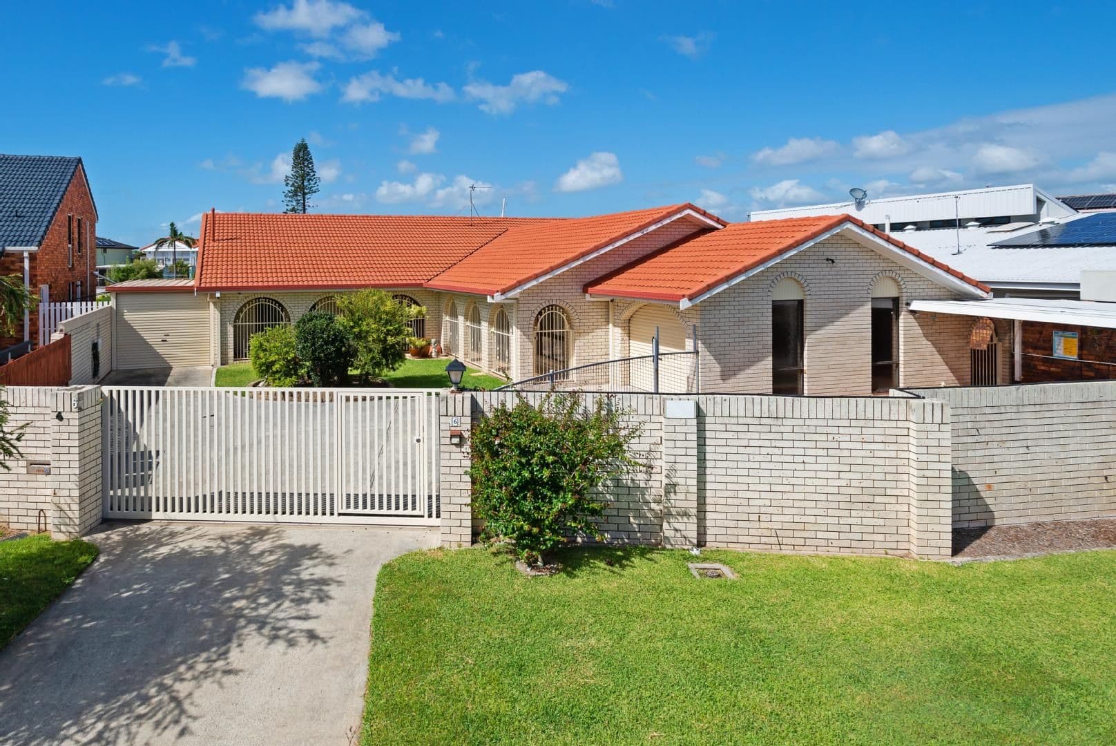 6 Salamau Street, Runaway Bay QLD 4216, Runaway Bay - Thumbnail 4