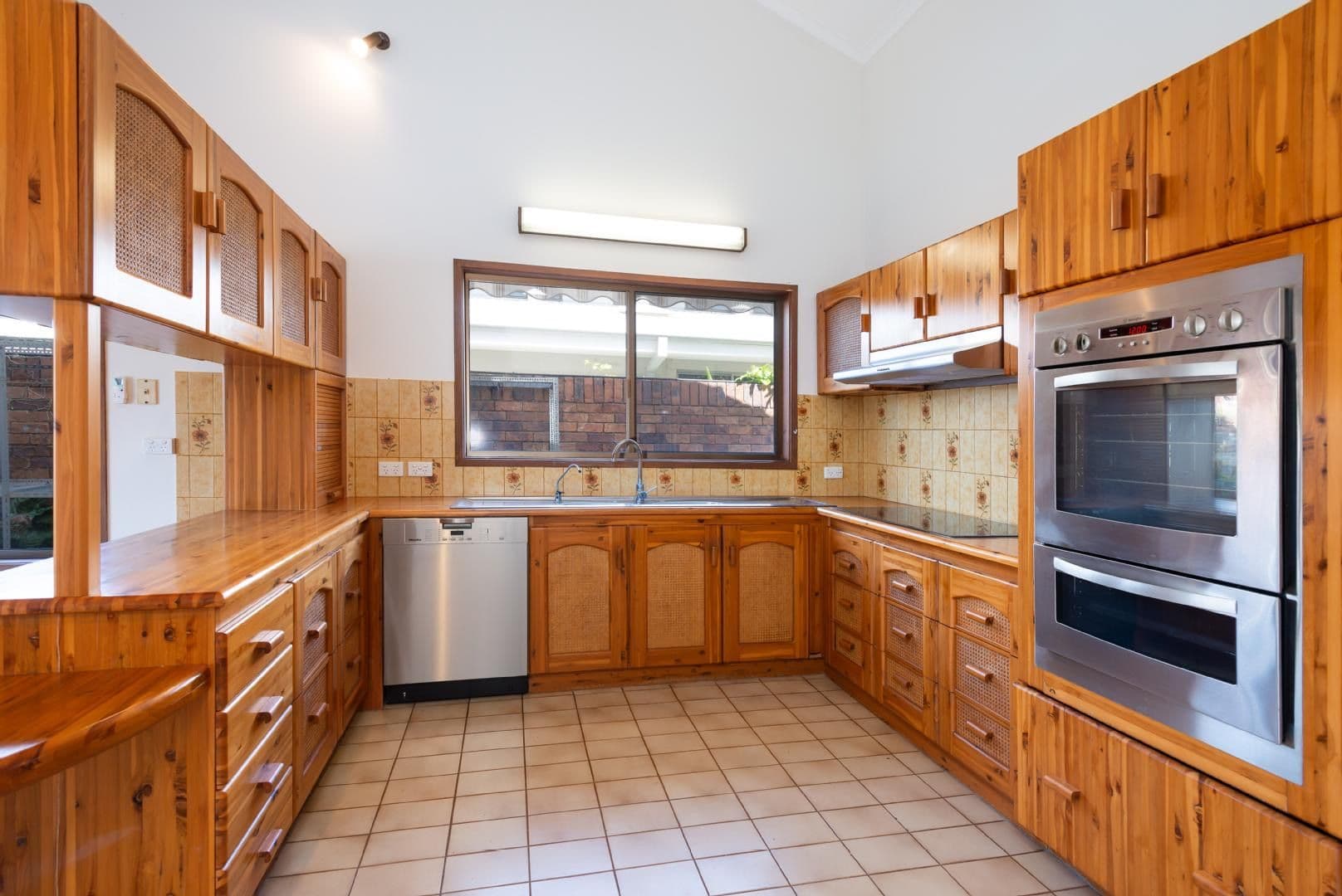 6 Salamau Street, Runaway Bay QLD 4216, Runaway Bay - Thumbnail 6