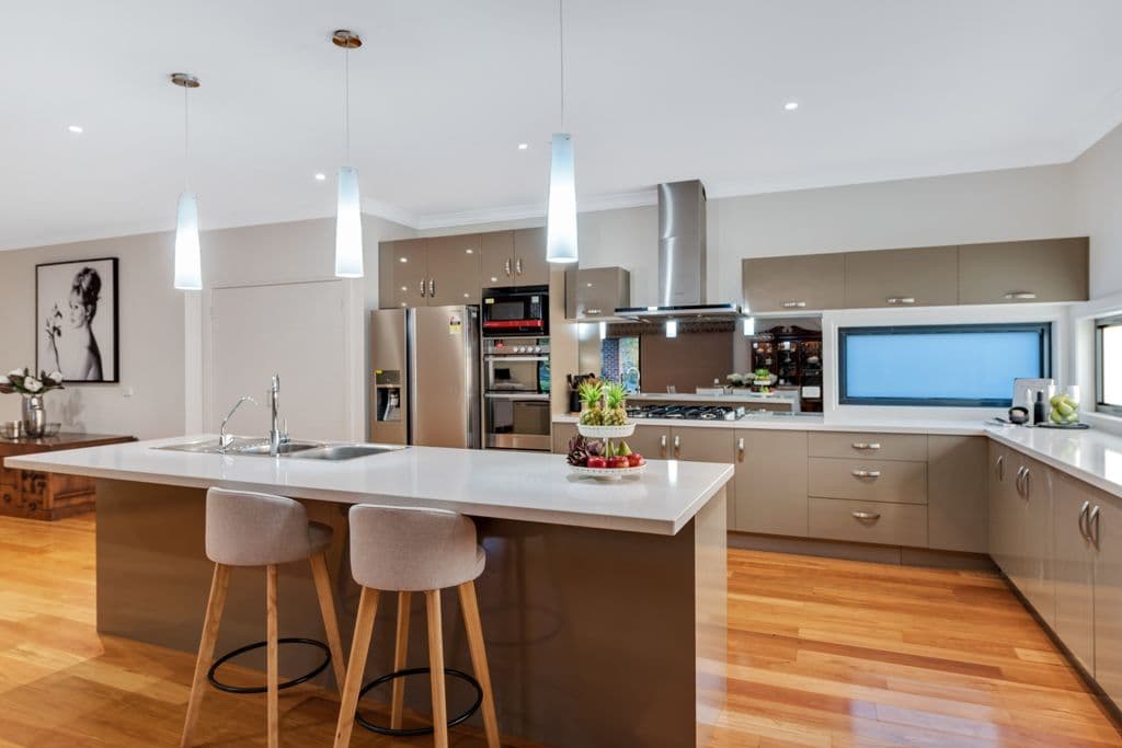 16 Mirtilga Place, Eltham VIC 3095, Eltham - Thumbnail 2