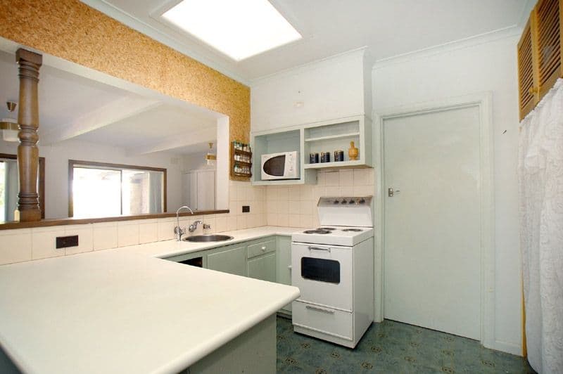 8 Carpenter Street, NOBLE PARK VIC 3174, Noble Park - Thumbnail 4