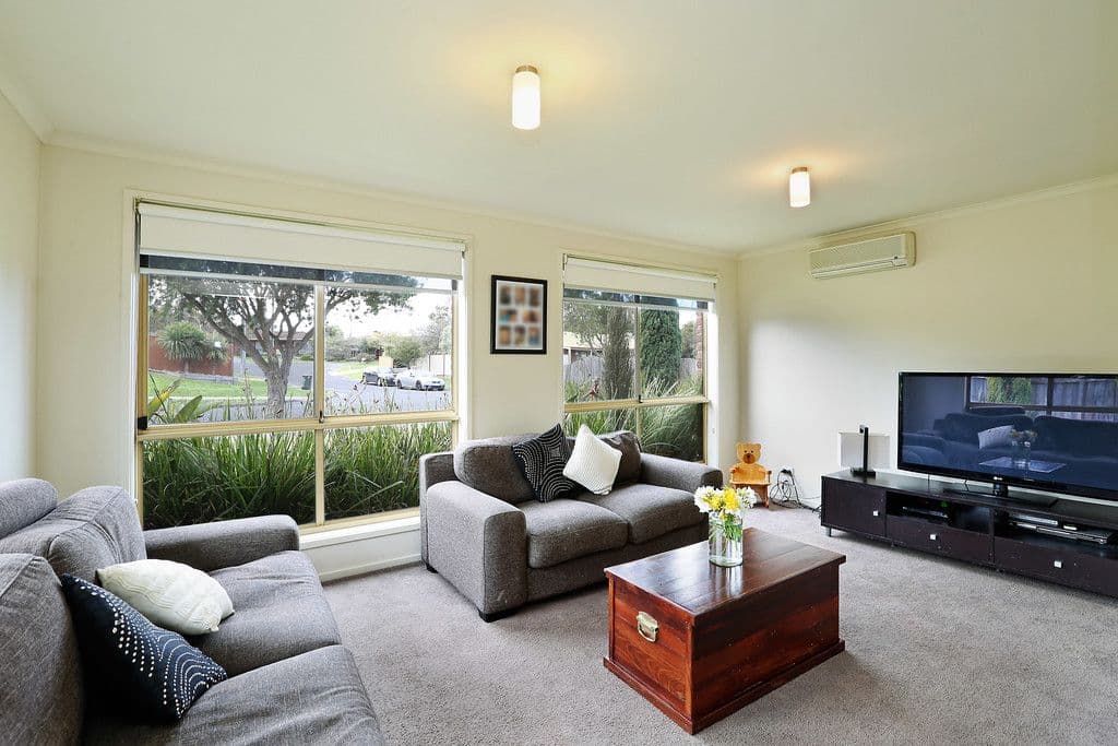 17 Mulholland Crescent, Grovedale VIC 3216, Grovedale - Thumbnail 3