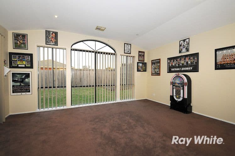 202 Evans Road, Cranbourne West VIC 3977, Cranbourne West - Thumbnail 4