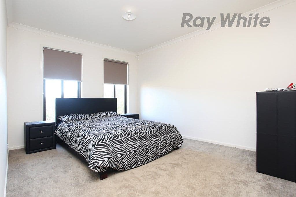 7 Sincere Drive, POINT COOK VIC 3030, Point Cook - Thumbnail 2