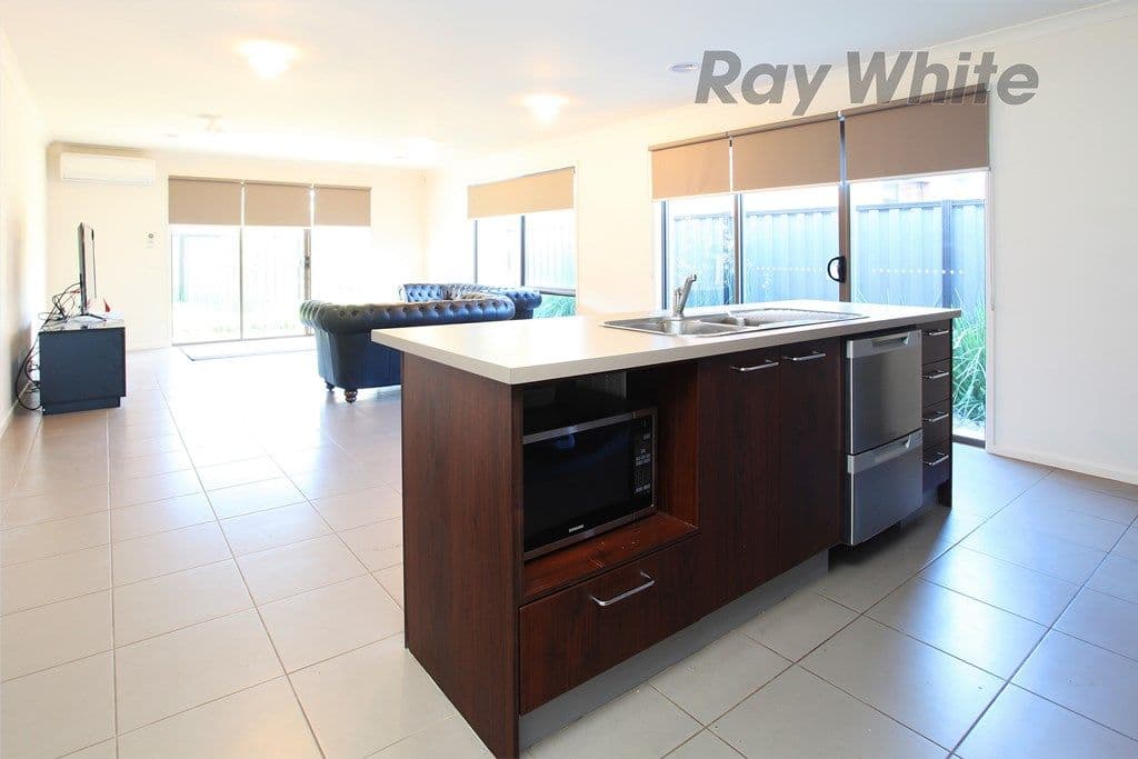 7 Sincere Drive, POINT COOK VIC 3030, Point Cook - Thumbnail 5