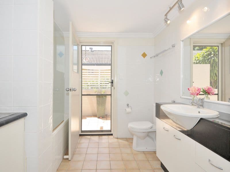 74 Oxlade Drive, NEW FARM QLD 4005, New Farm - Thumbnail 8