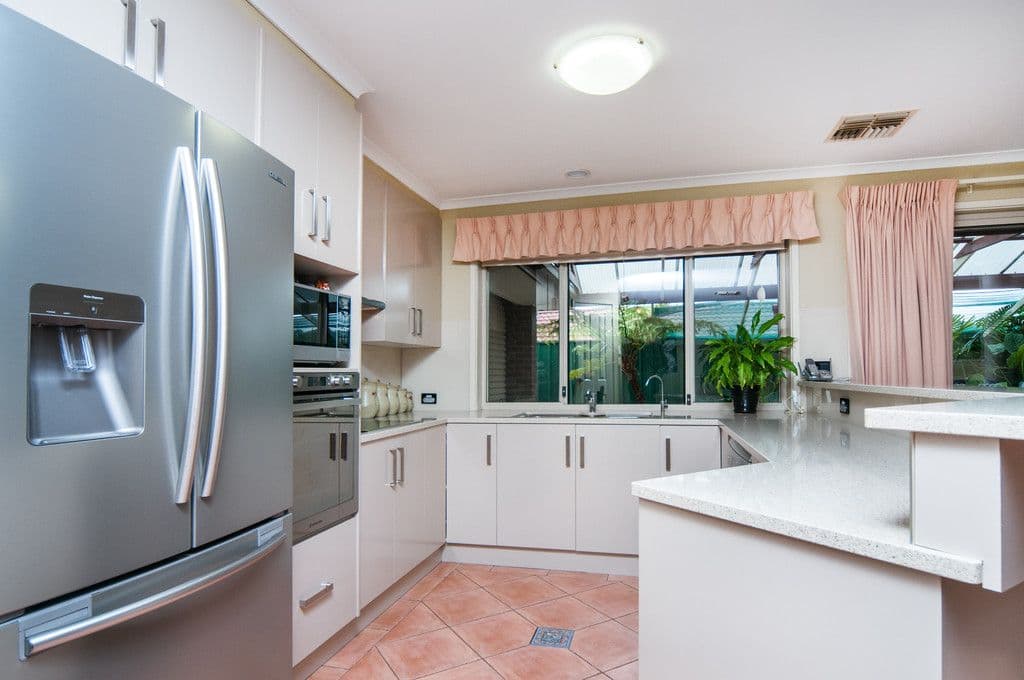 16 Glen Eyre Court, ABERFOYLE PARK SA 5159, Aberfoyle Park - Thumbnail 2