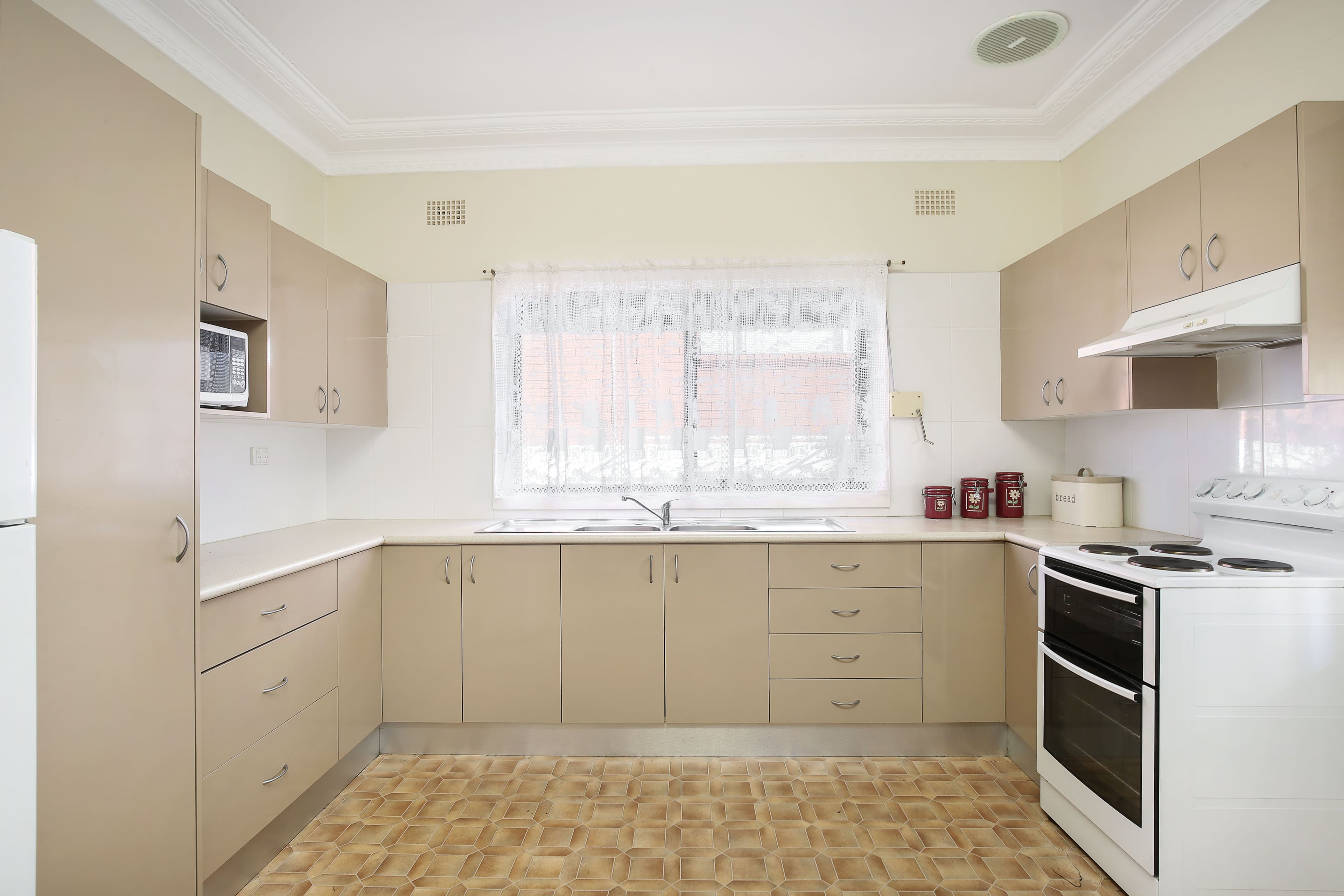 64 Lake Avenue, Cringila - Thumbnail 2