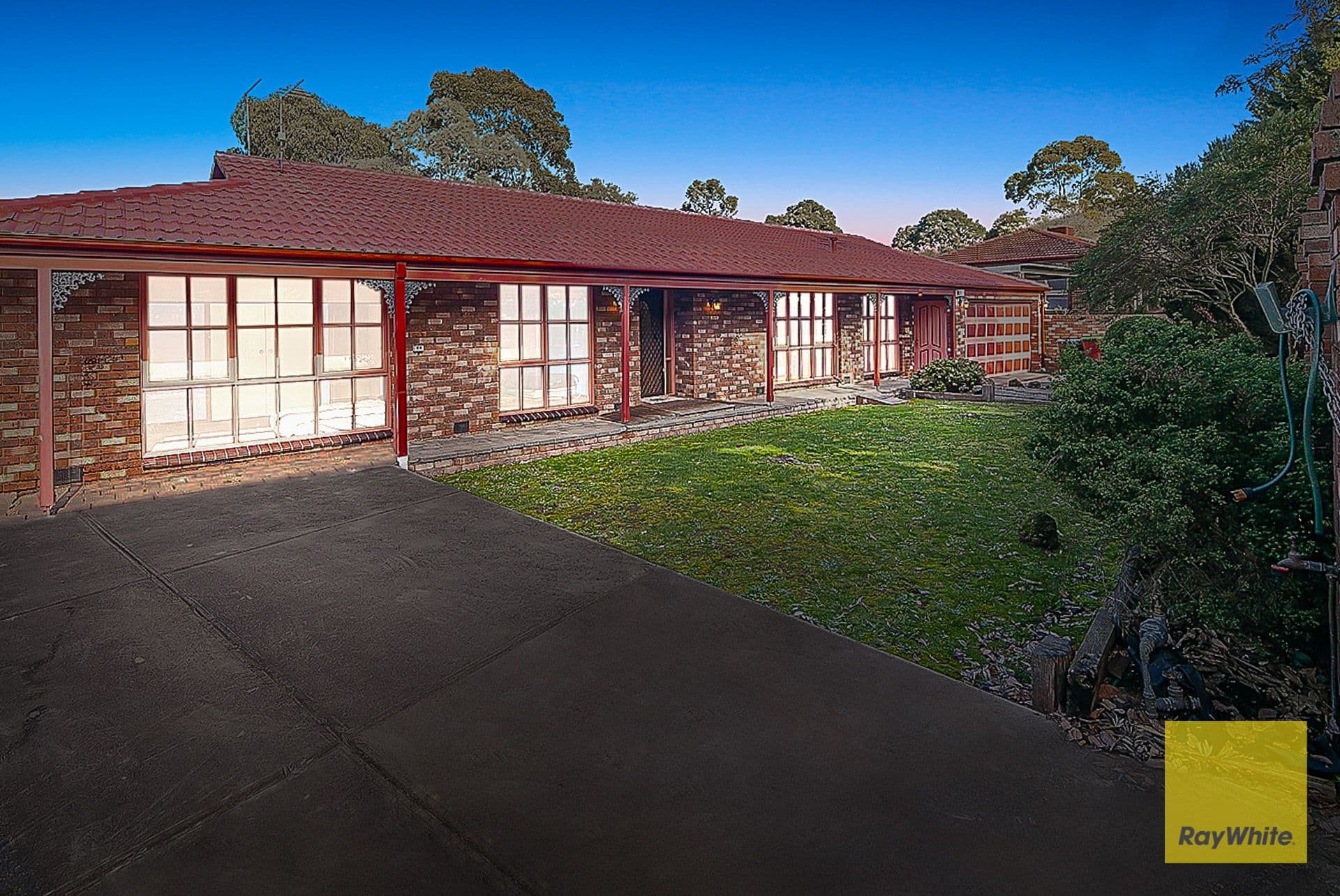50 William Perry Close, Endeavour Hills VIC 3802, Endeavour Hills - Thumbnail 2