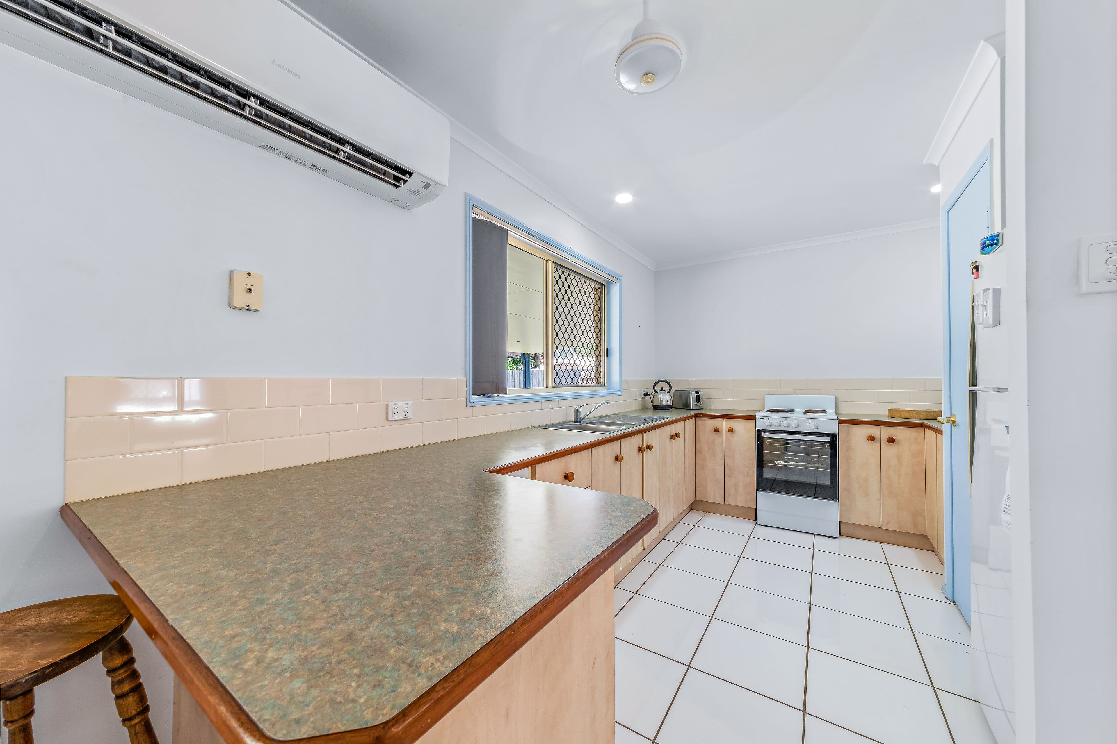 4 Catherine Crescent, Jubilee Pocket QLD 4802, Jubilee Pocket - Thumbnail 2