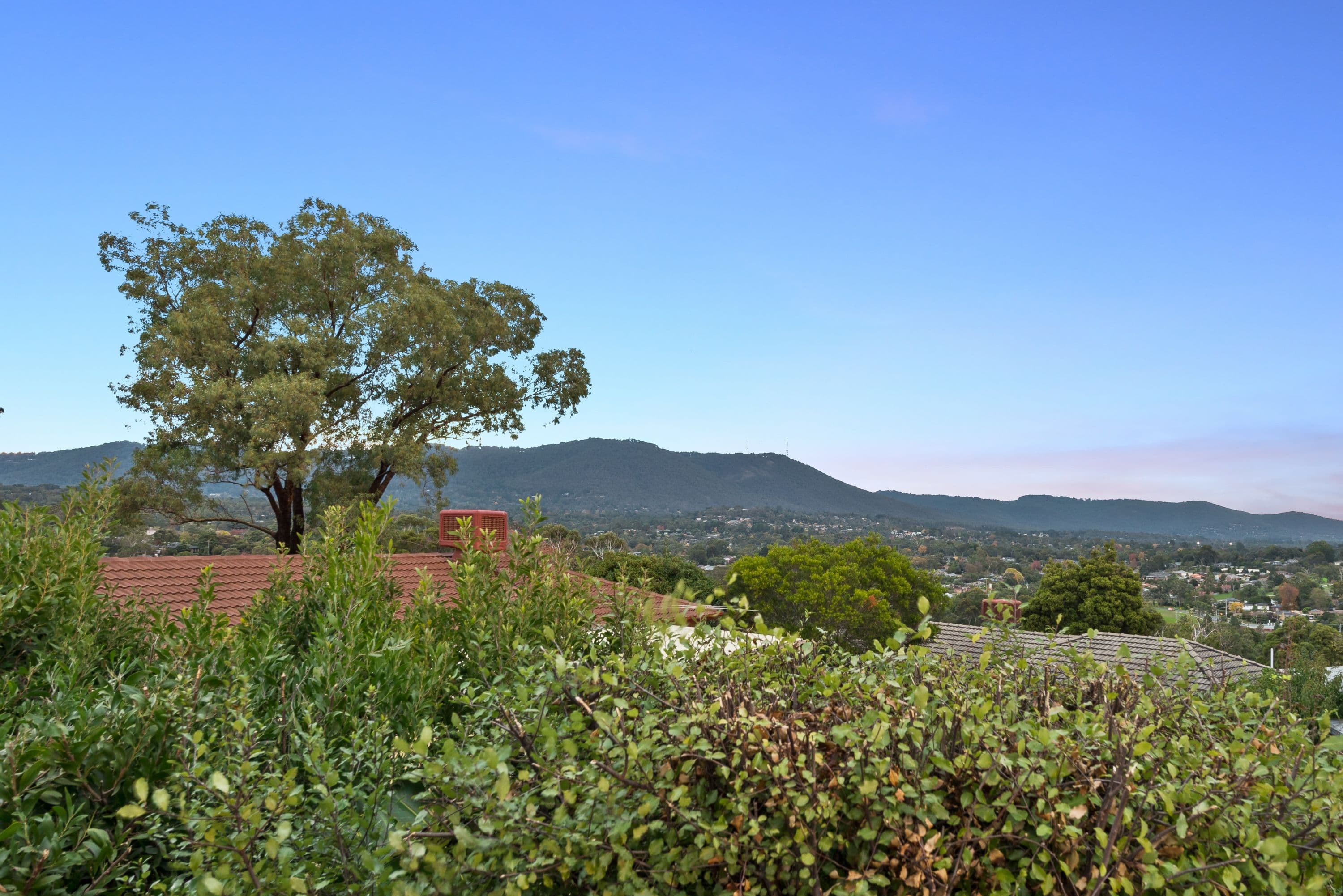 2 Kinarra Court, Mooroolbark VIC 3138, Mooroolbark - Thumbnail 2
