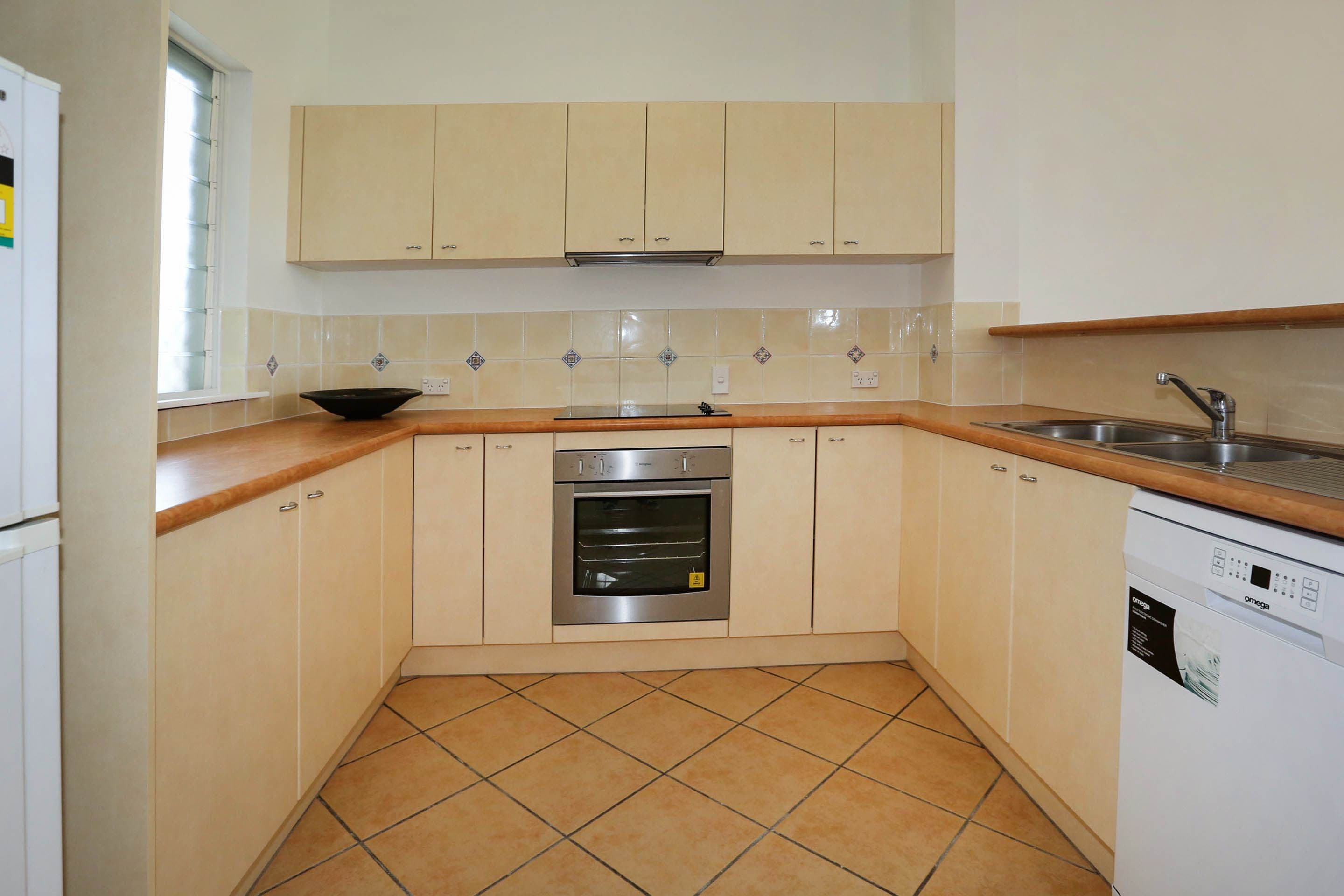 24 Martinez Avenue, WEST END QLD 4810, West End - Thumbnail 4