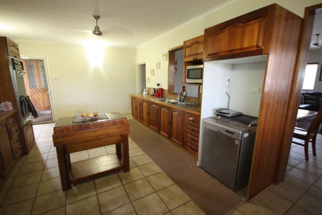 8 Castorina Drive, MOUNT KELLY QLD 4807, Mount Kelly - Thumbnail 5