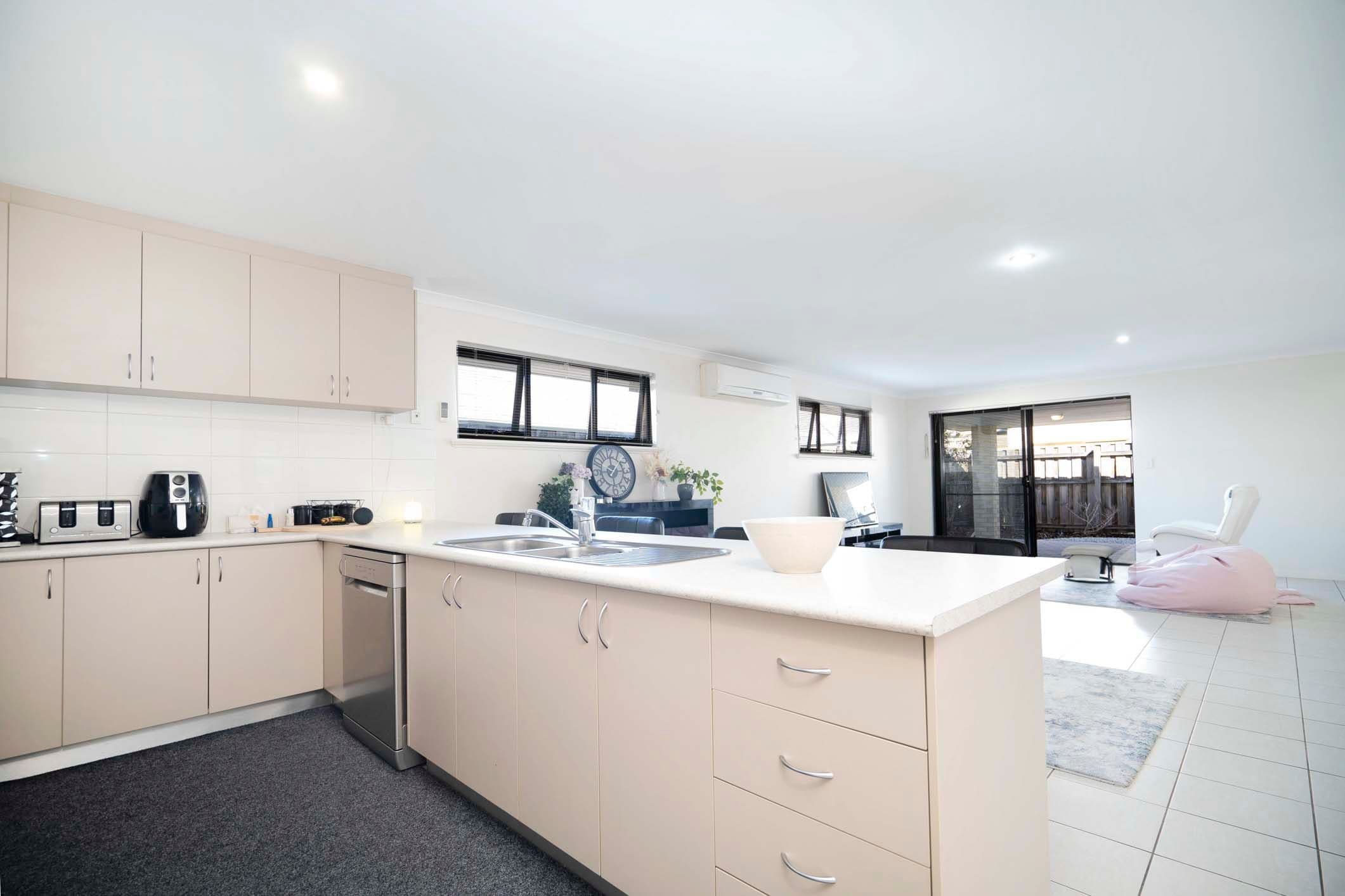 6 Evesham Drive, Ellenbrook WA 6069, Ellenbrook - Thumbnail 4