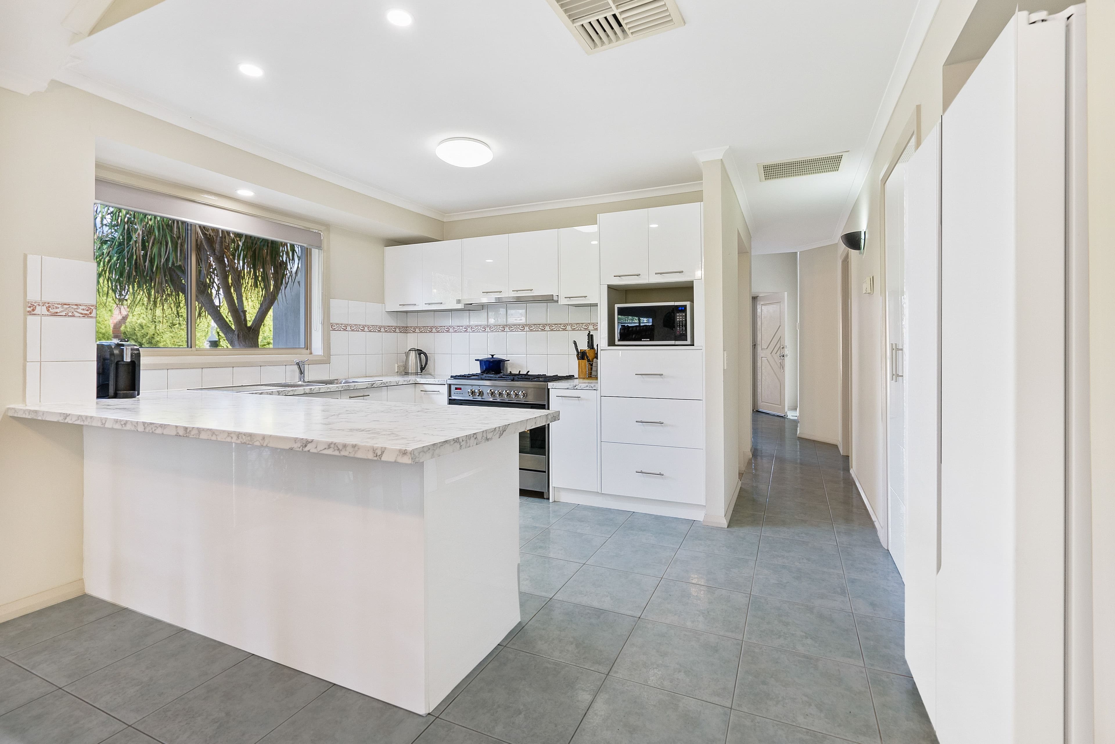 32 Catherine Drive, Hillside VIC 3037, Hillside - Thumbnail 4