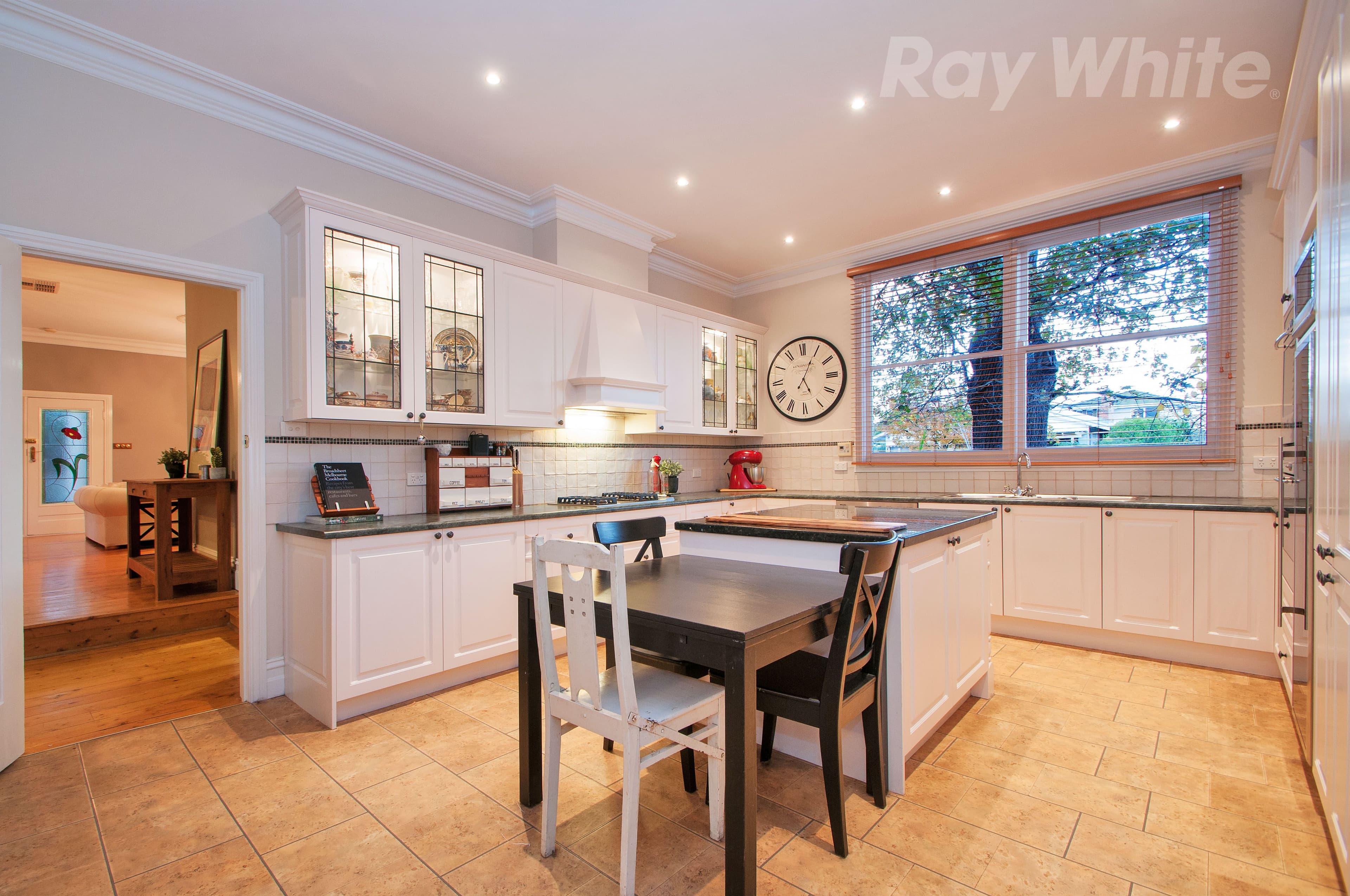 8 TRAWALLA Road, Croydon VIC 3136, Croydon - Thumbnail 4