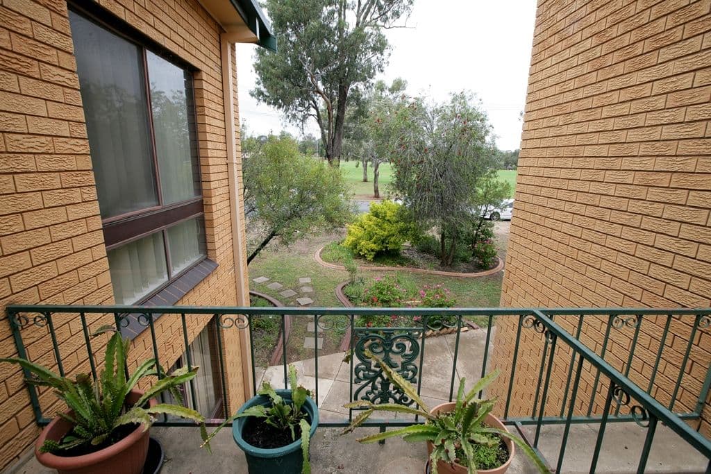 9 Henschke Avenue, TOLLAND NSW 2650, Tolland - Thumbnail 2