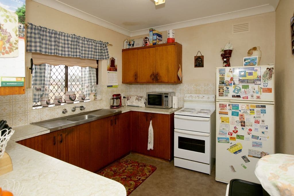 9 Henschke Avenue, TOLLAND NSW 2650, Tolland - Thumbnail 4