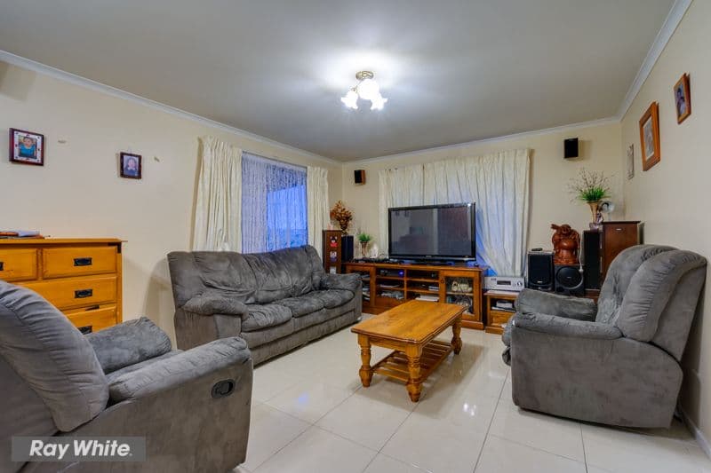 18 Kestrel Place, Werribee VIC 3030, Werribee - Thumbnail 2