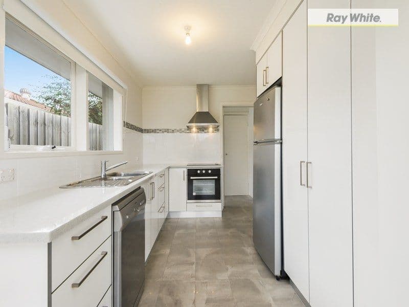 24 Moorfield Avenue, Rosebud VIC 3939, Rosebud - Thumbnail 2