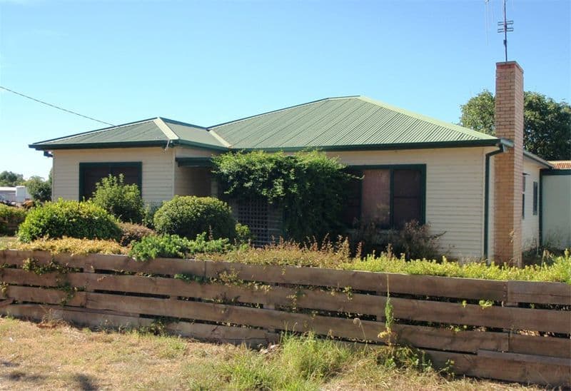 22 Highlands Road, SEYMOUR VIC 3660, Seymour - Thumbnail 2