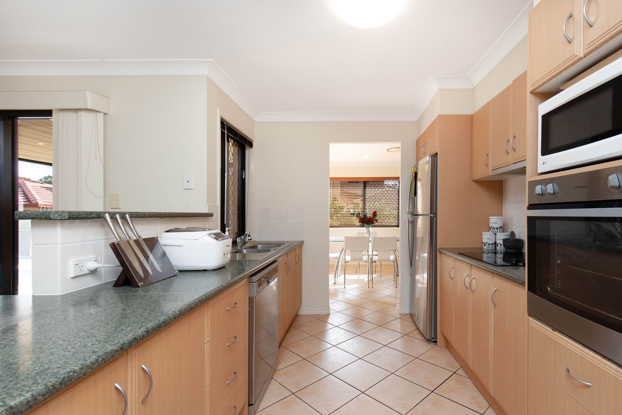 1 Ardennes Close, Mansfield QLD 4122, Mansfield - Thumbnail 4