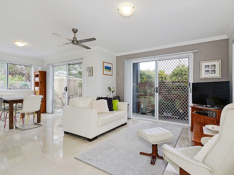 21 Thompson Crescent, CLONTARF QLD 4019, Clontarf - Thumbnail 2