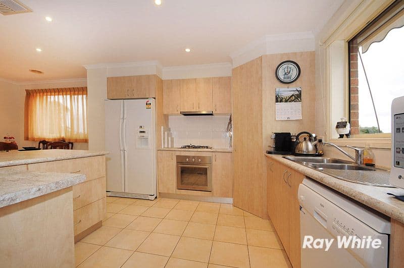 16 Yellowbox Crescent, LYNDHURST VIC 3975, Lyndhurst - Thumbnail 2