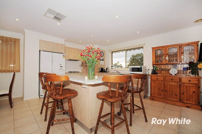16 Yellowbox Crescent, LYNDHURST VIC 3975, Lyndhurst - Thumbnail 3