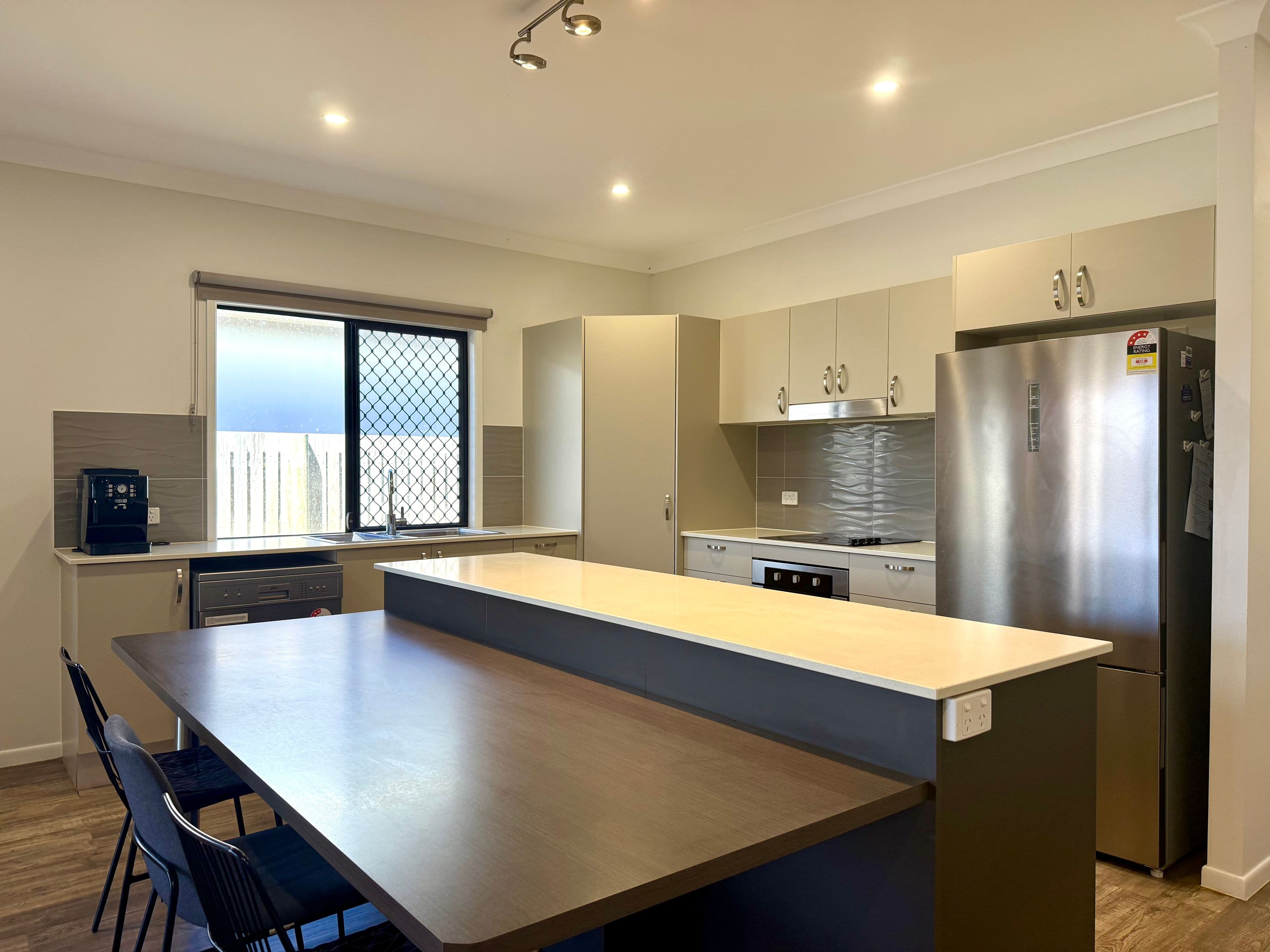 8 Friday Avenue, Burdell QLD 4818, Burdell - Thumbnail 2