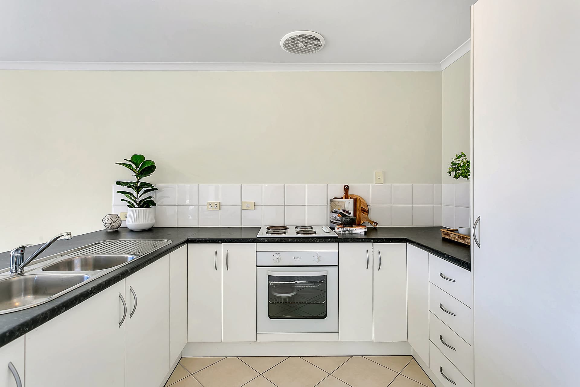 28 Chisholm Crescent, Seymour, Seymour - Thumbnail 3