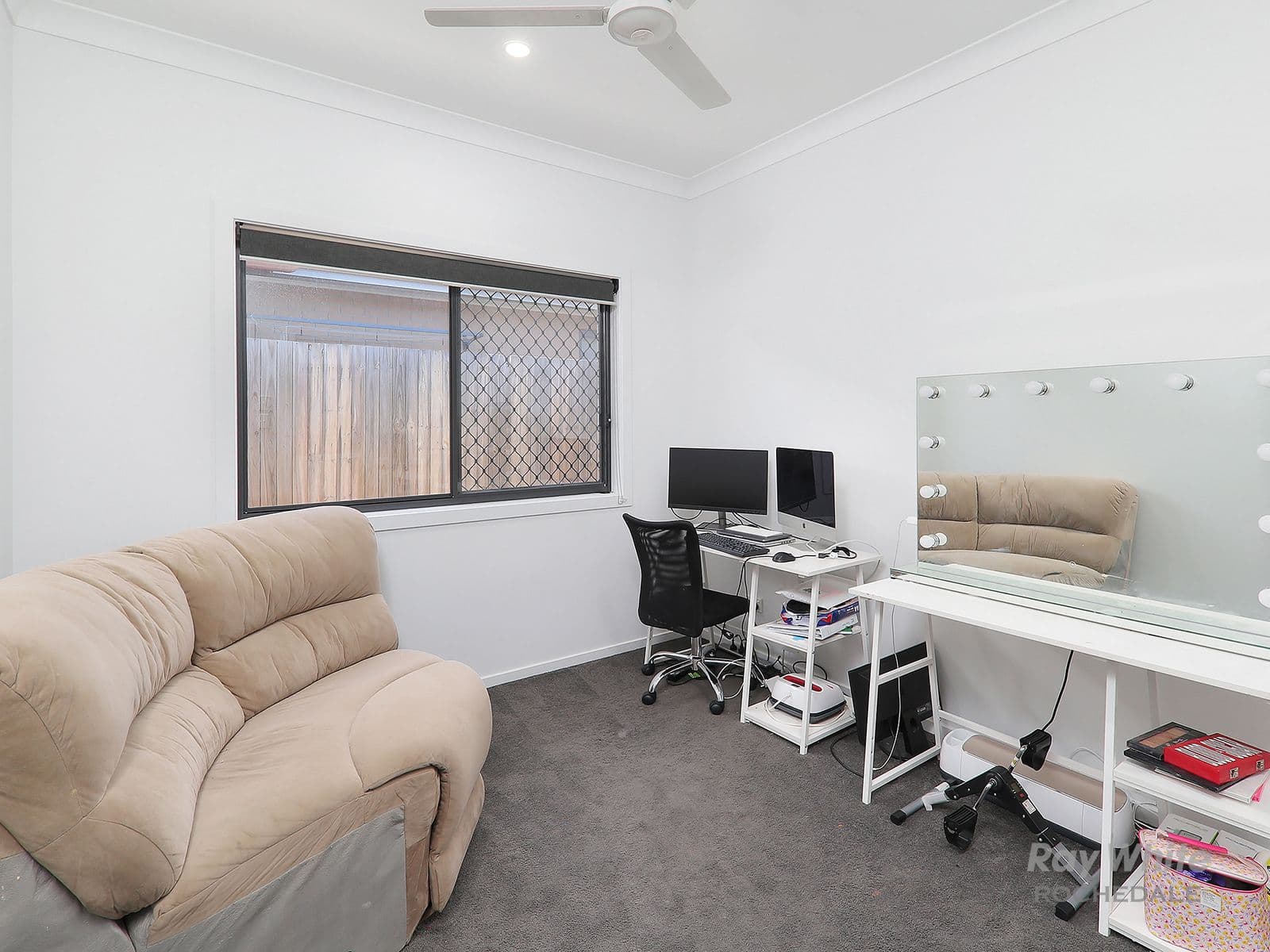 12 Carousel Street, Hillcrest QLD 4118, Hillcrest - Thumbnail 4