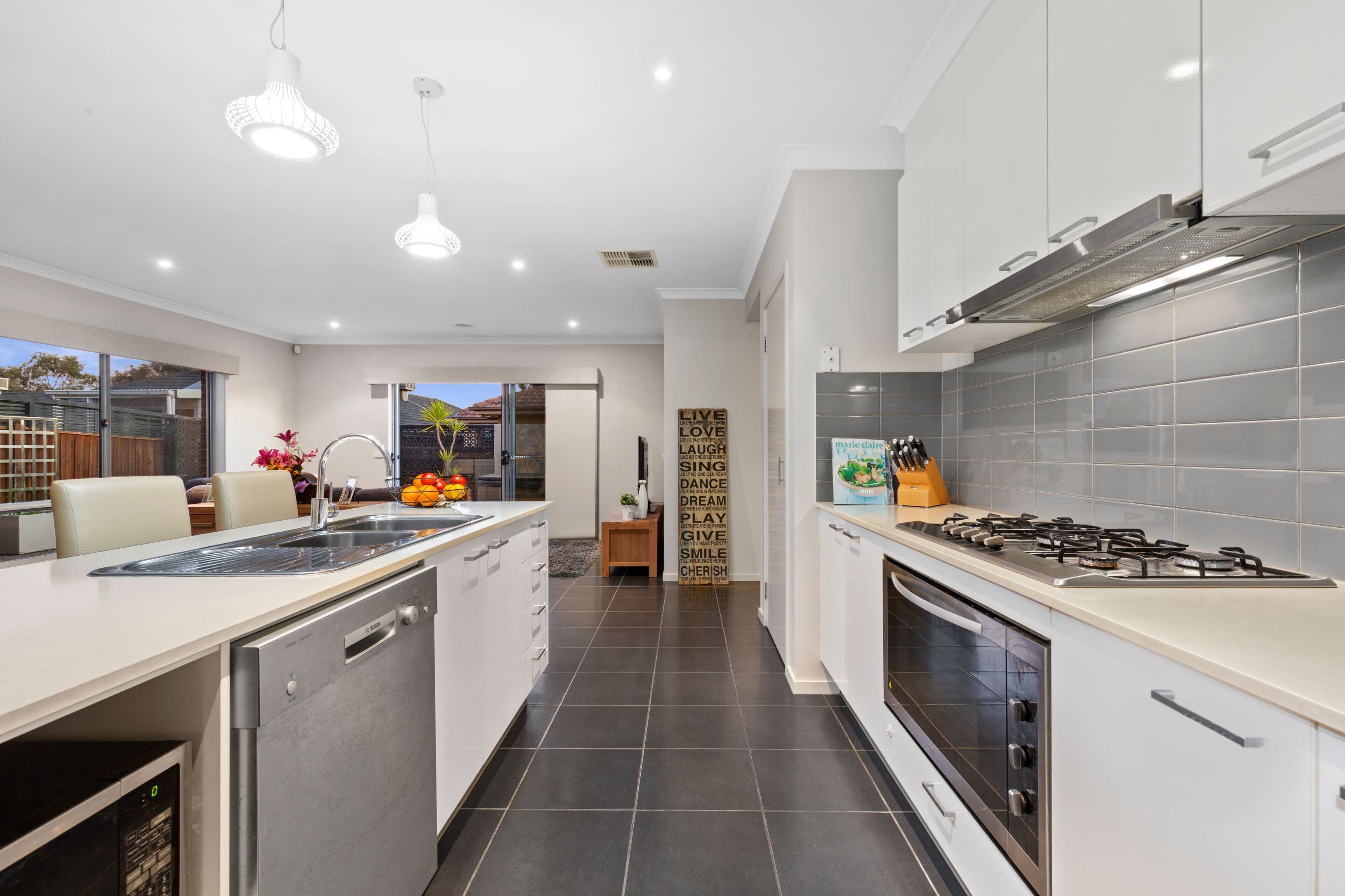 18 Basken Drive, South Morang VIC 3752, South Morang - Thumbnail 2