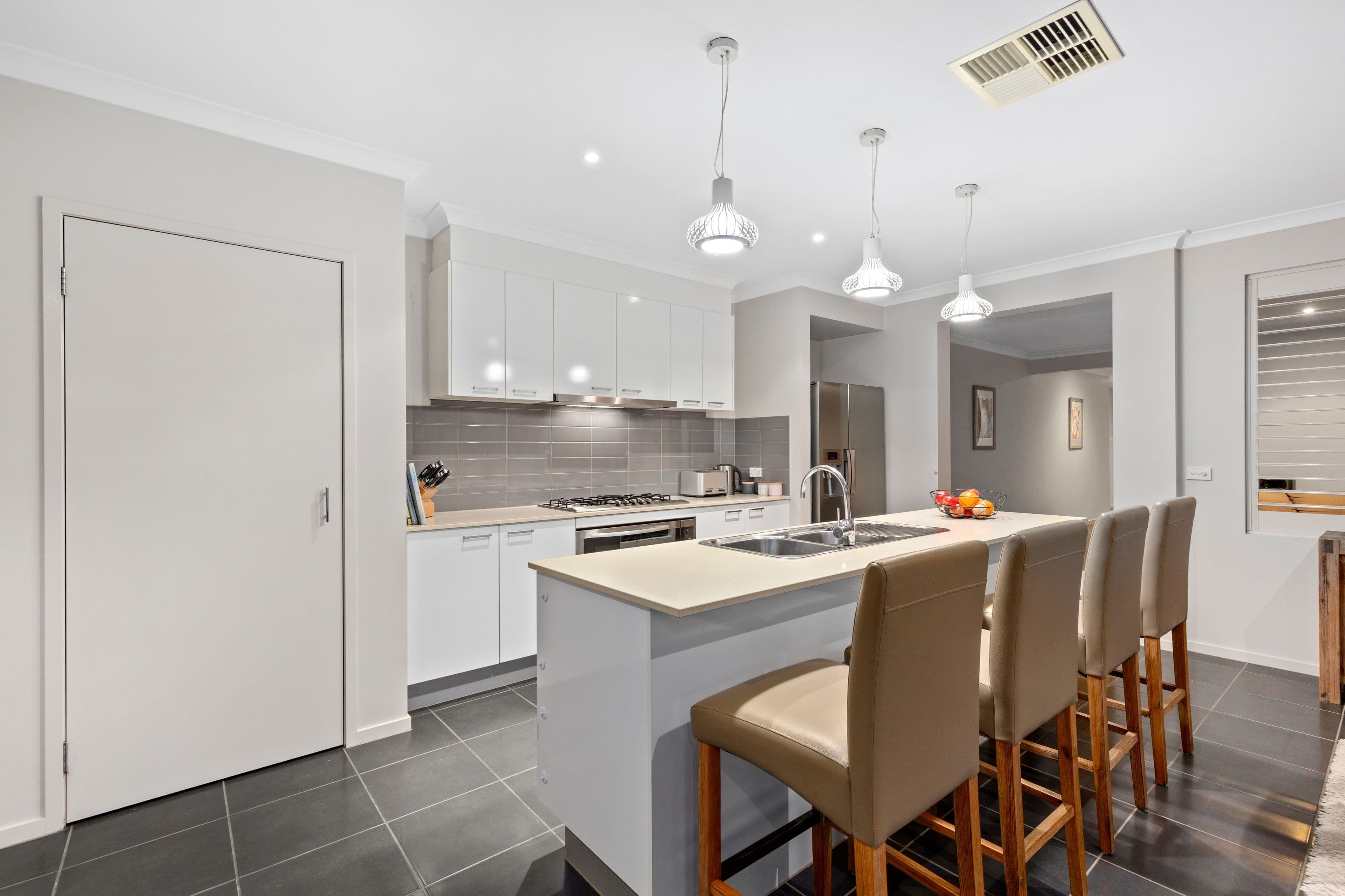 18 Basken Drive, South Morang VIC 3752, South Morang - Thumbnail 4