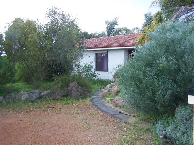 7 Scenic Drive, MAIDA VALE WA 6057, Maida Vale - Thumbnail 2