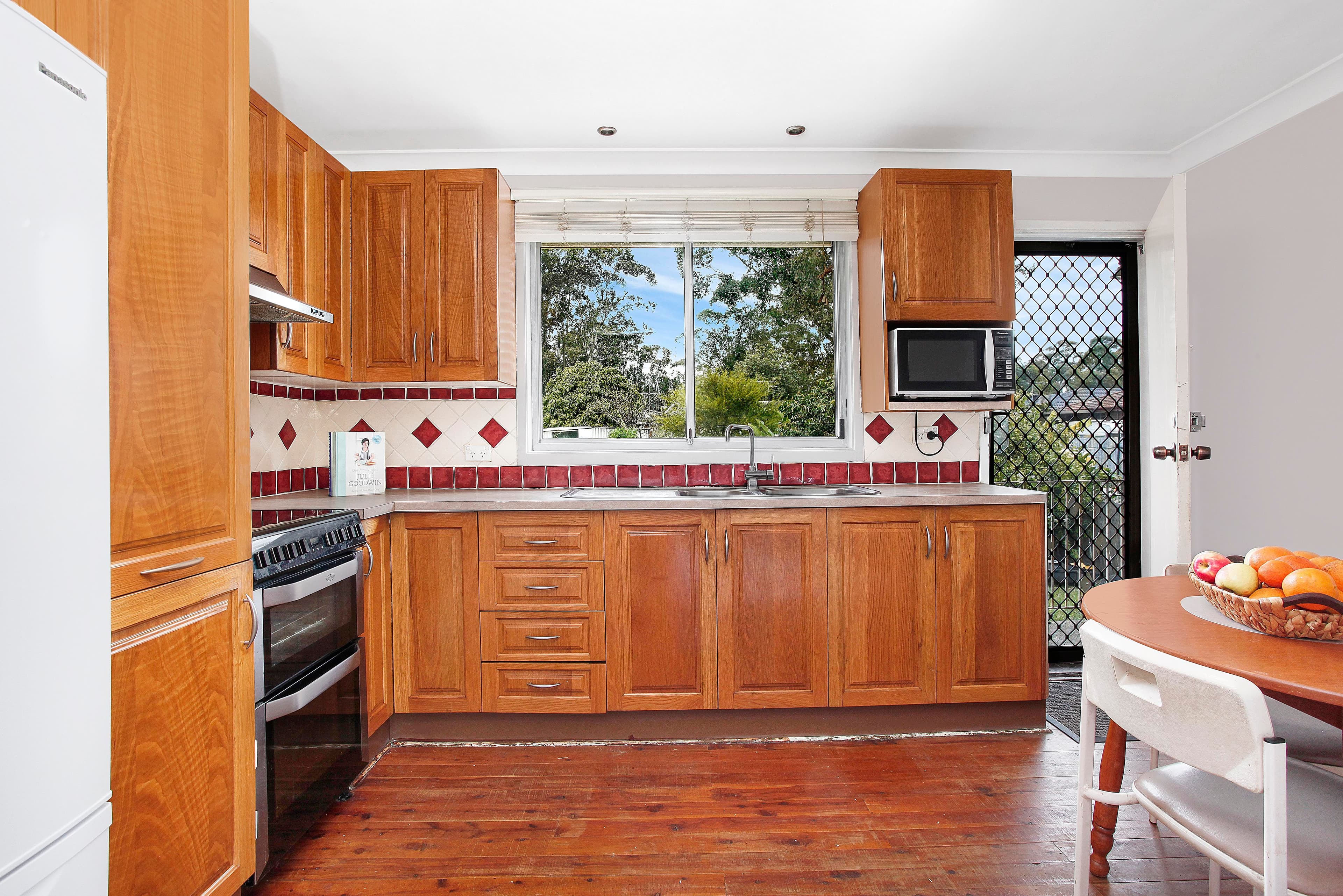 21 Comberford Close, Prairiewood - Thumbnail 2