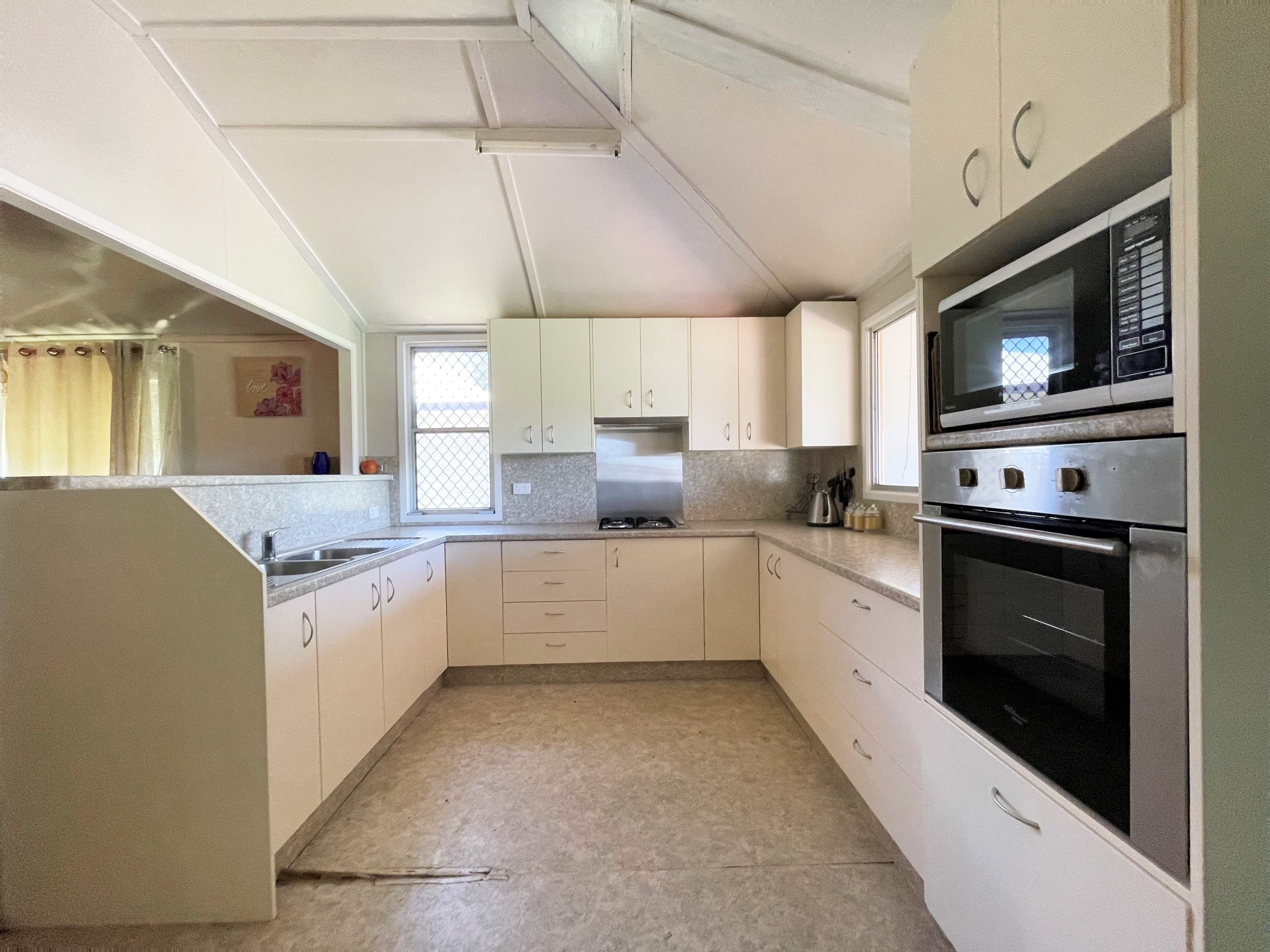137 Fir Street, Barcaldine QLD 4725, Barcaldine - Thumbnail 3
