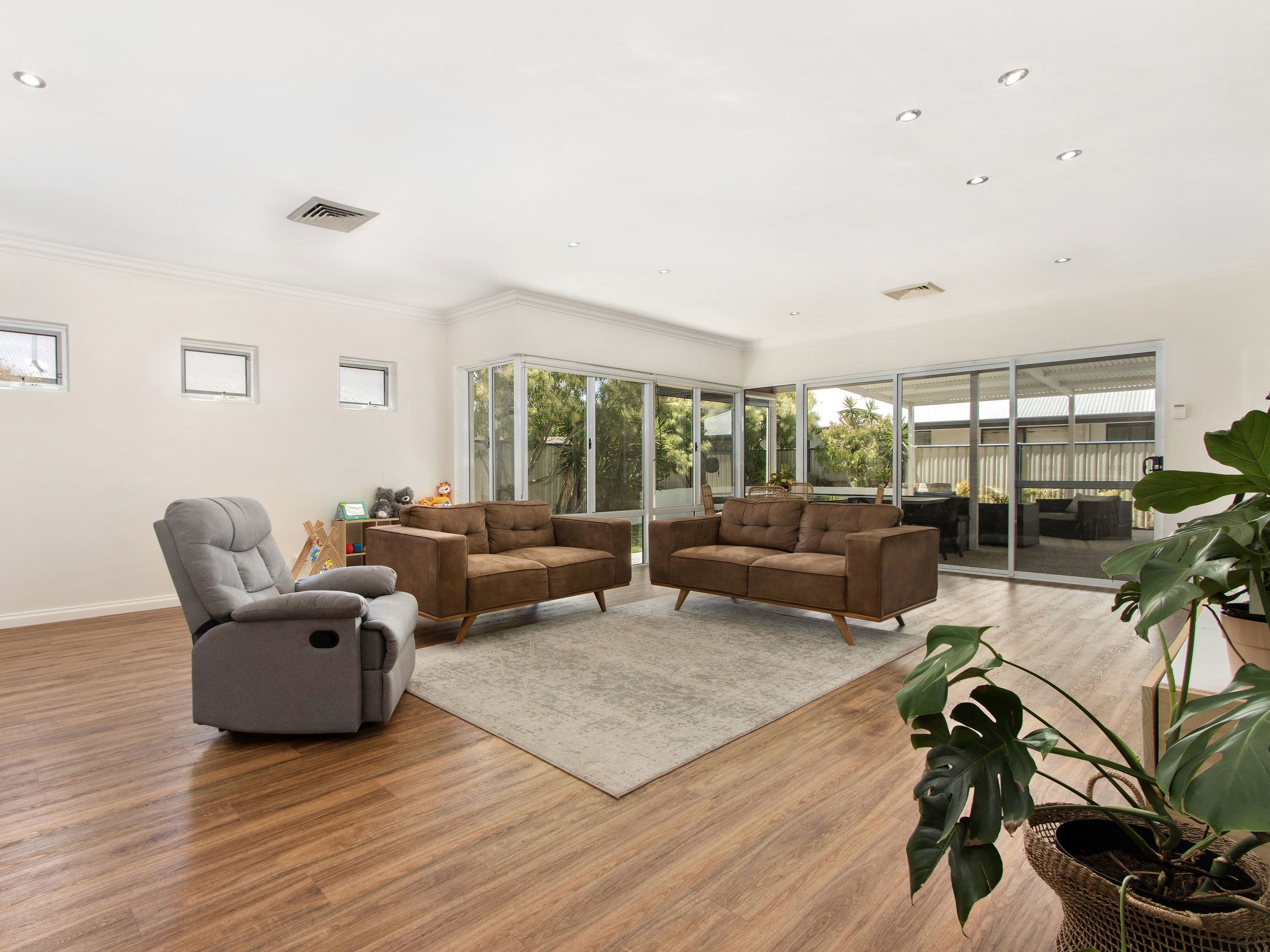 14 Grandmere Parade, Meadow Springs WA 6210, Meadow Springs - Thumbnail 3