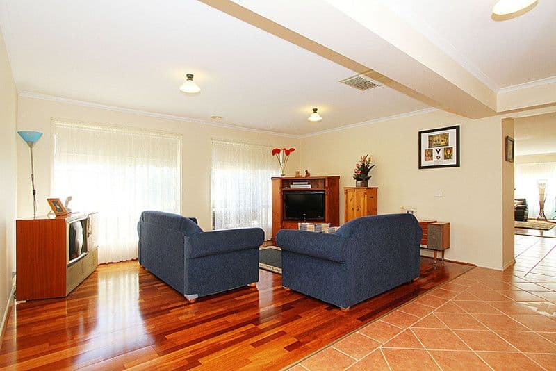14 Inglewood Court, MILL PARK VIC 3082, Mill Park - Thumbnail 4