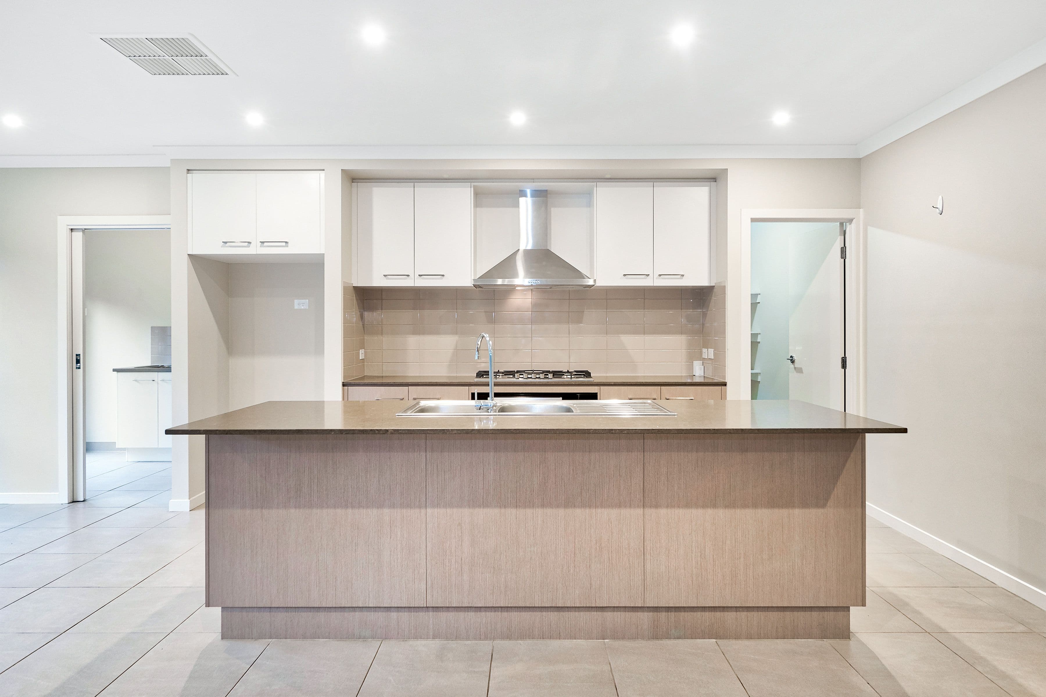 86 Elmslie Drive, Cranbourne East VIC 3977, Cranbourne East - Thumbnail 2