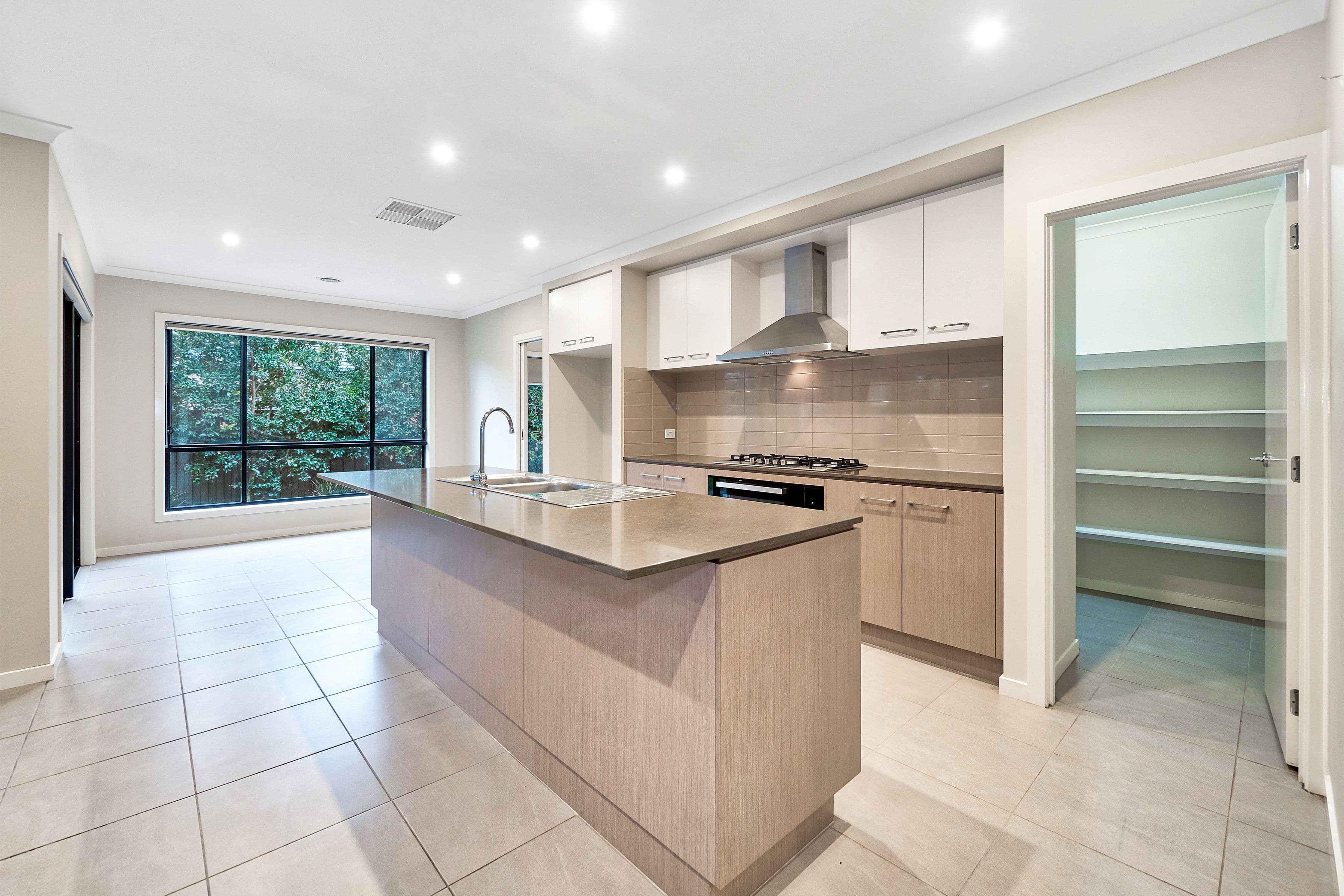 86 Elmslie Drive, Cranbourne East VIC 3977, Cranbourne East - Thumbnail 4