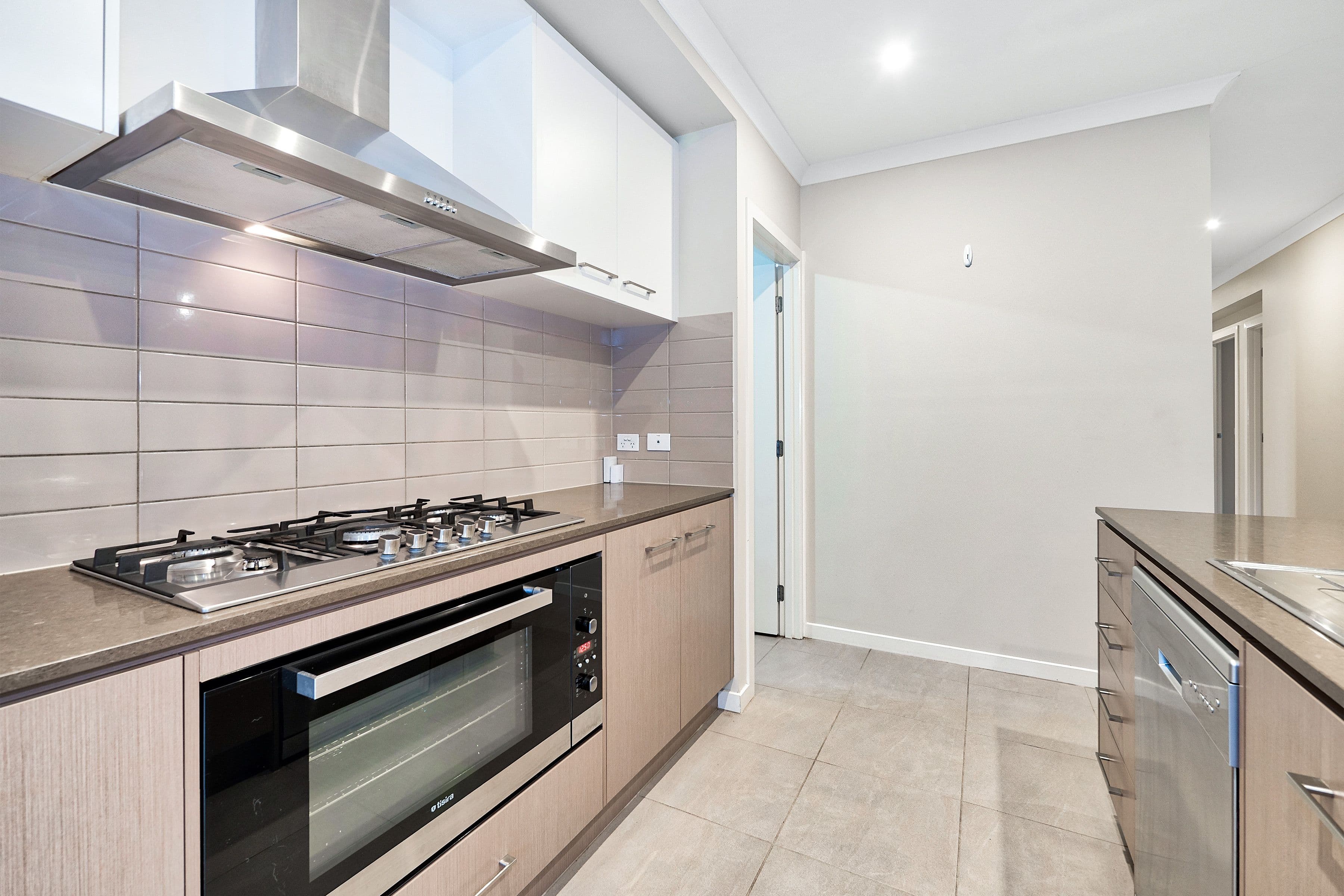 86 Elmslie Drive, Cranbourne East VIC 3977, Cranbourne East - Thumbnail 6